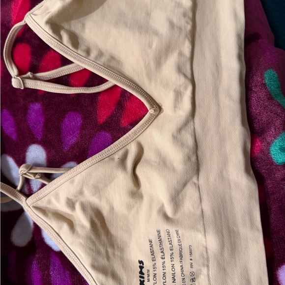 SKIMS Cream Bra - Picture 2 of 3